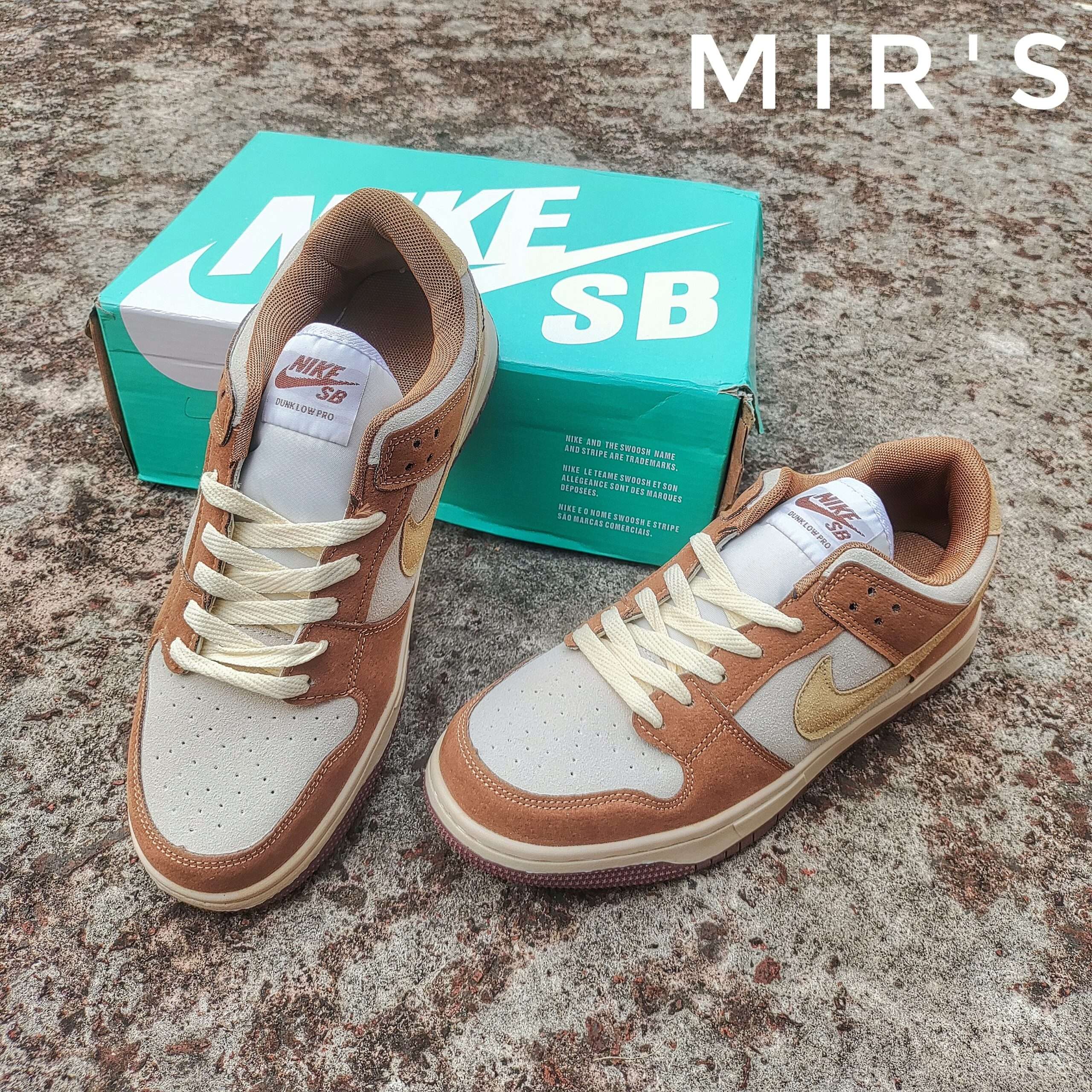 Image of SB Dunk (Cream Biscuit) Sneaker