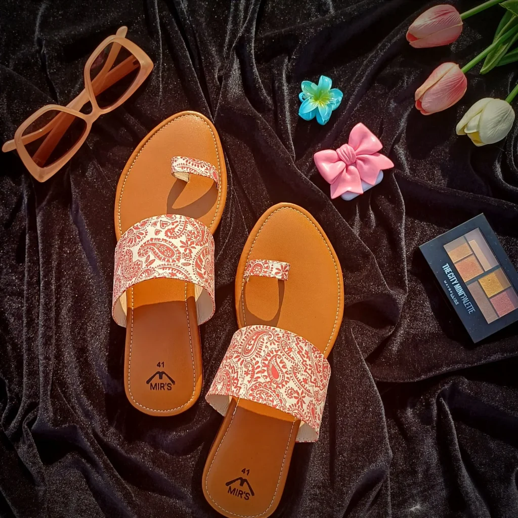 Printed Kolha Flats (Red & White)