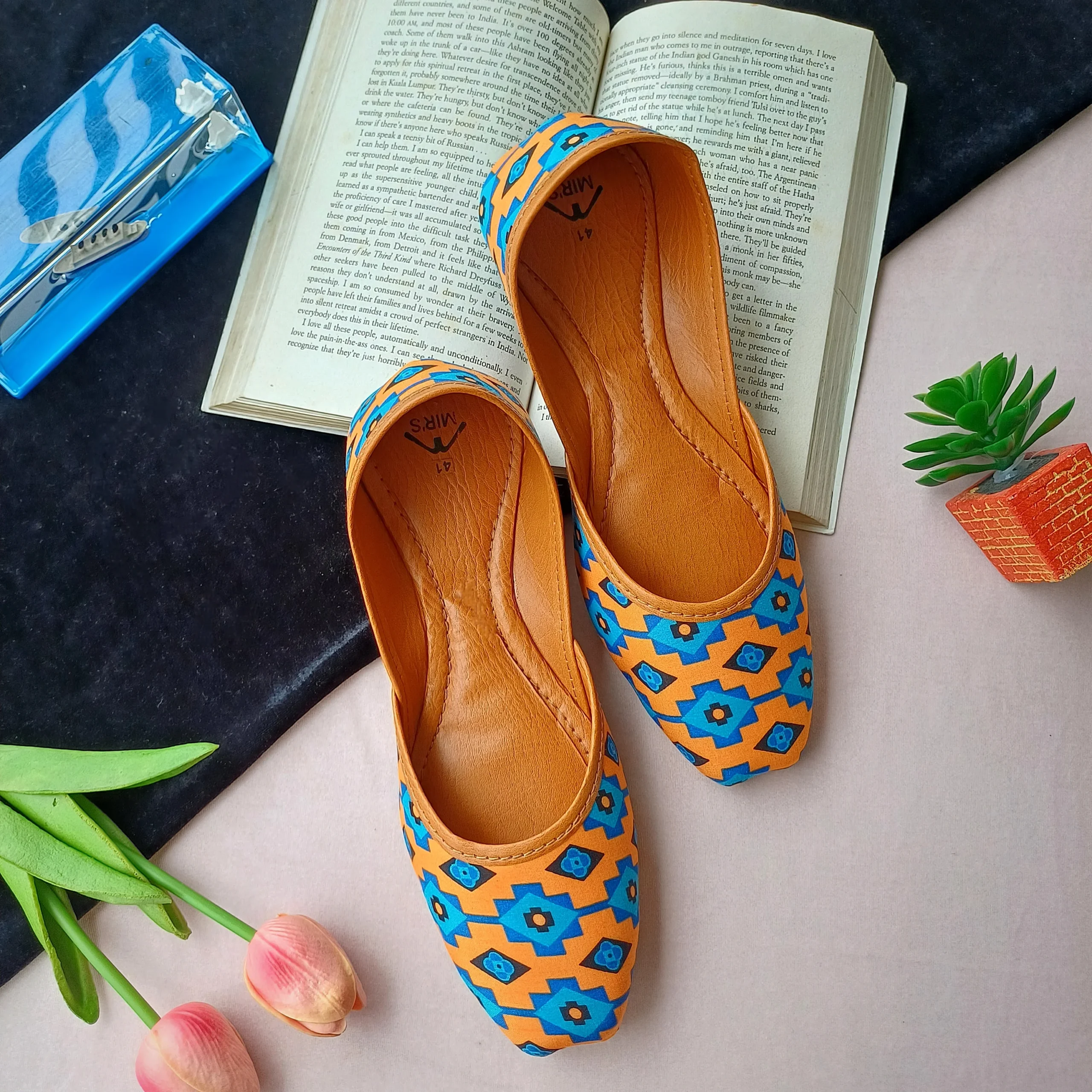 Image 2 of Printed Jutti (Orange & Blue)