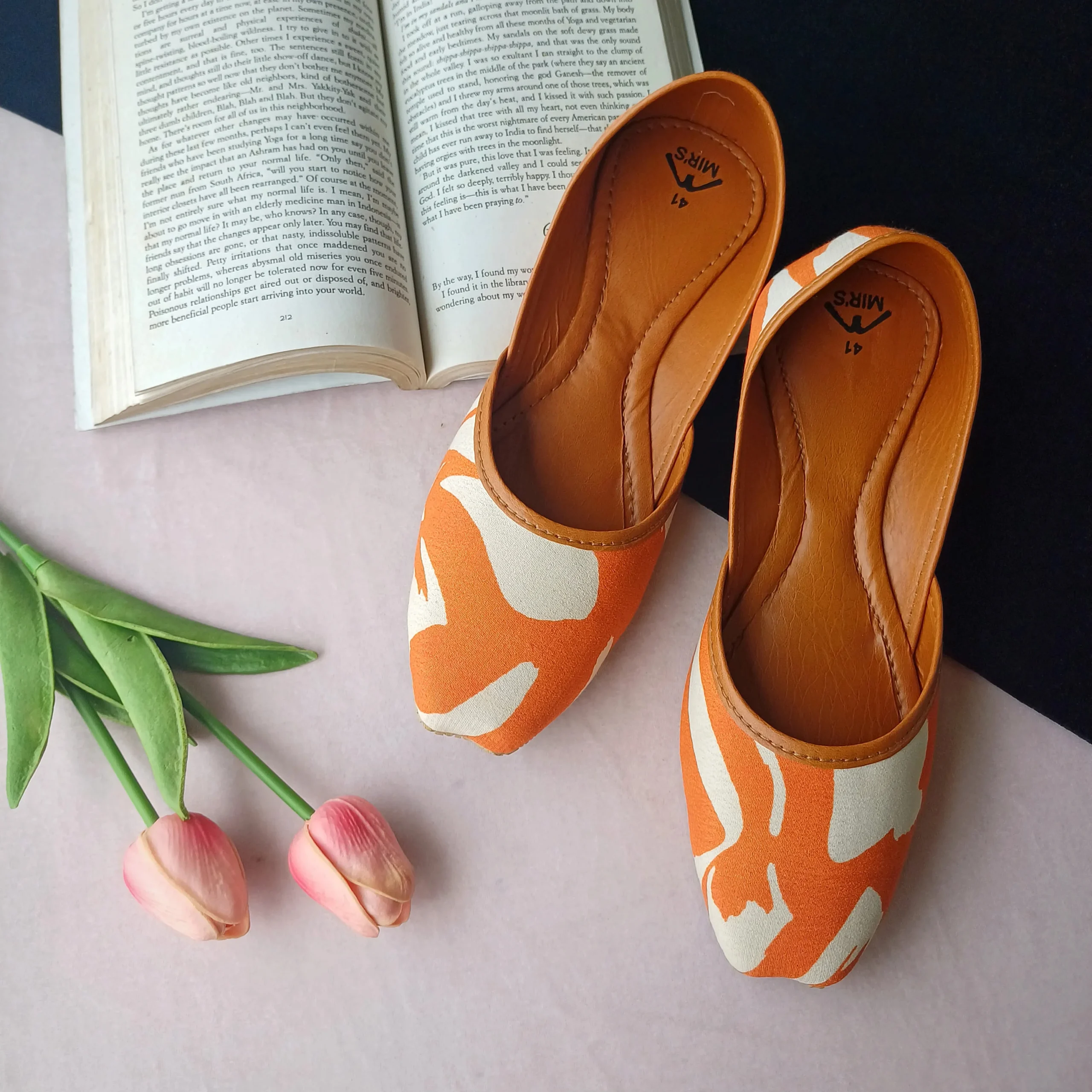 Image 2 of Printed Jutti (Orange & White)