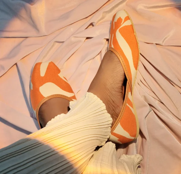 Image of Printed Jutti (Orange & White)